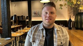 Weinhoheit Manuel Reuther kommt zum Gespräch in die SuX-Restobar in Speyer. Sechs Monaten ist er inzwischen im Amt. Nun geht‘s zur Prowein-Messe.