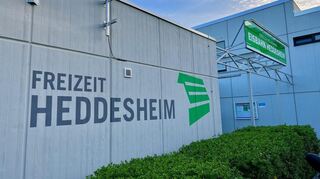 Der Eingang der Eisbahn in Heddesheim.