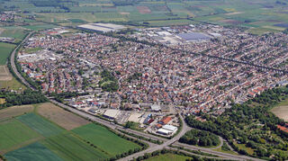 Quo vadis Bürstadt? Wie sieht die künftige Entwicklung aus? Das Regierungspräsidium in Darmstadt stellt sich vor, dass hier auf 22 Hektar neue Wohnungen entstehen, um den Druck auf die Metropole Frankfurt zu senken.
