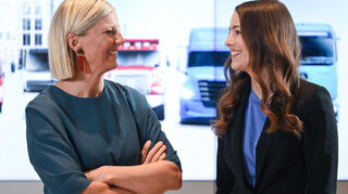 Wollen den Konzern auf mehr Rendite trimmen: Daimler-Truck-Vorstandsvorsitzende Karin Radström (l.) und Finanzchefin Eva Scherer am Rande der Jahrespressekonferenz in Leinfelden-Echterdingen.