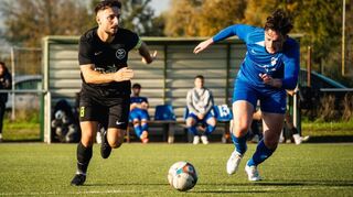 Fabio Cappello (l.) erzielte in Fürth den Bürstädter Ehrentreffer. Die Eintracht erlebte bei der 1:8-Klatsche ein richtiges Desaster.