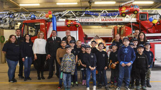 Die Kinderfeuerwehr auf der Feuerwache Nord in Käfertal feiert einjähriges Bestehen und hat ein kleines Übungshaus bekommen.