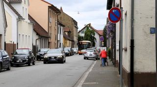 Die Straßen in Sandhofen sind zu eng, um überall parken zu können. Dieses Archivfoto stammt aus dem Jahr 2021.