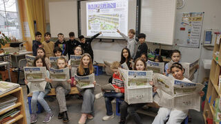 Den „Südhessen Morgen“ gibt es als gedruckte und digitale Ausgabe. Das entdecken die Schüler der 4A der Goetheschule Viernheim beim Projekt „Klasse Kids“.