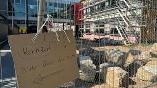 An der Pestalozzischule in Edingen sind die Sanierungsarbeiten inzwischen beendet, das Kernzeitangebot kann wieder ohne Umwege erreicht werden.
