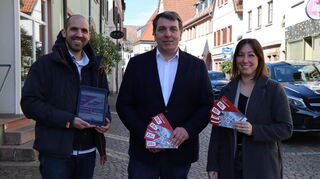 Daniel Hutwagner von der Agentur Contiago aus Ladenburg (v.l.), Bürgermeister Christoph Oeldorf und Wirtschaftsförderin Nathalie Kerz.