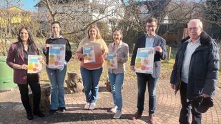 Organisieren den Infonachmittag „Wohnen für Hilfe“: Danijela Weidenauer (Servicestelle Wohnen, Stadt Lampertheim), Michelle Okumus (Koordinatorin Aktionsplan Inklusion), Kerstin Biehal (Gemeinwesenarbeit – Regionale Diakonie Bergstraße), Christina Adler-Schäfer (Psychosoziale Fachkraft auf dem Land), Marius Schmidt (Erster Stadtrat) und Ernst Elbeshausen (Mitglied Seniorenbeirat Lampertheim).dtim, 22.03.2025.