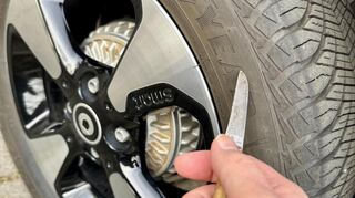 In Heddesheim werden immer wieder Autoreifen beschädigt. (Symbolbild).