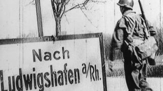 Amerikanische Truppen auf dem Vormarsch nach Ludwigshafen.