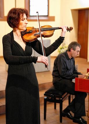 <p>Ilona Schelter-Grooß und Kantor Martin Stein überzeugten das Publikum in der Auferstehungskirche an Violine, Orgel und Cembalo.</p>