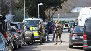 Großer Polizeieinsatz auf dem Lindenhof, nachdem ein 27-jähriger Mann eine 63-Jahre alte Frau angegriffen haben soll.