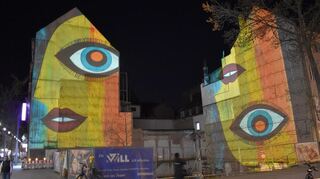 Diese Augen sehen alles: Eine Lichtinstallation in den Mannheimer Quadraten (I1).