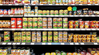 Zivilschutzorganisationen raten zur Vorsorge: Beim Einkauf im Supermarkt sollte auch an einen Notvorrat für Krisenfälle gedacht werden.