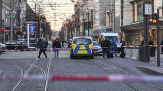 In den Stunden nach der Tat war die Innenstadt, hier die Breite Straße, weiträumig abgesperrt.