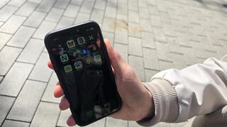 Rund zehn Apps hat Max Burger auf seinem Handy, um sich in Sachen Krypto zu organisieren – zum Bezahlen an der Kasse genüge eine.