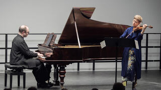 Gut abgestimmt: Alexander Melnikov und Isabelle Faust in der Aula der Neuen Universität.