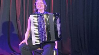 Die Akkordeonistin Sophie Herzog interpretierte Stücke der klassischen Klavierliteratur.
