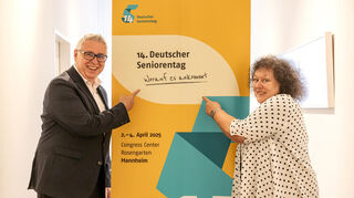 Thorsten Riehle und BASGO-Vorsitzende Regina Görner bei der Pressekonferenz zur Ankündigung des Deutschen Seniorentag Mannheim.