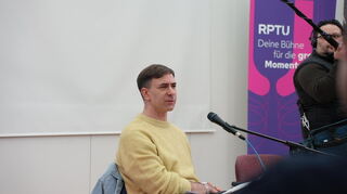Tijan Sila hat seine ganz eigene Sicht auf die Literatur und den Schreibprozess eines Schriftstellers.