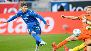 Seine Tore sollen der TSG Hoffenheim wieder etwas mehr Luft im Abstiegskampf verschaffen. Der Tscheche Adam Hlozek steht vor dem Comeback.