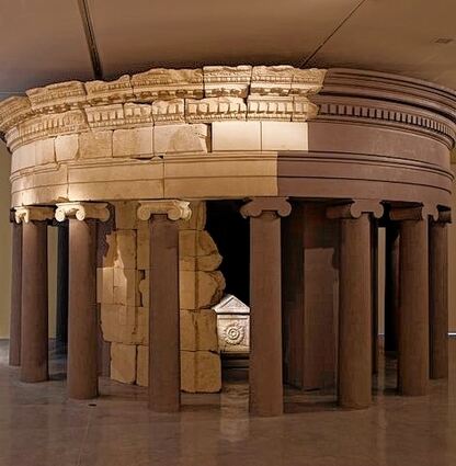<p>In der Ruine des Herodions entdeckte der israelische Archäologieprofessor Ehud Netzer 2007 einen Sarkophag, den er dem König der Juden zuschrieb.</p>