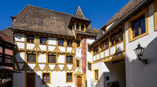 Das Gebäude Martkplatz 11 beherbergt u. a. das Restaurant „Zum schwarzen Löwen“.