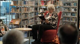 Die Weinheimer Krimiautorin Ingrid Noll liest bei der Nacht der Bibliotheken in der Stadtbibliothek Schriesheim.
