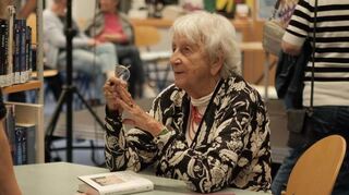 Die Weinheimer Krimiautorin Ingrid Noll liest bei der Nacht der Bibliotheken in der Stadtbibliothek Schriesheim.