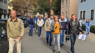 Begehung im Oktober 2023: Ein regelmäßiger Check sollte den Fußverkehr in Ladenburg auf Dauer sicherer machen – und barrierefrei.