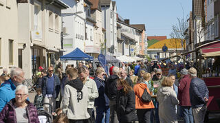 Viel los war auf den Straßen beim Frühjahrsmarkt in Bürstadt.
