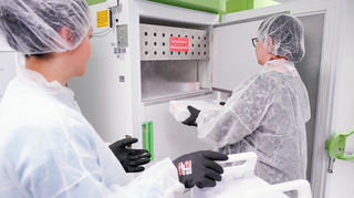 Mitarbeiterinnen der Roche Diagnostics GmbH. Am Mannheimer Standort hat Roche unter anderem ein großzügiges Programm für Eltern und mehr Gleichberechtigung aufgelegt.
