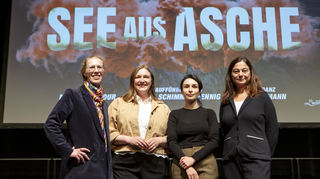 Voller Vorfreude auf die Festspiele: Alexandra Kohlmann vom ROWE Mineralölwerk (Parnter), Kulturministerin Katharina Binz, Regisseurin Mina Salehpour und Petra Simon, Geschäftsführerin der Nibelungenfestspiele gGmbH.