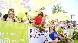 Als Stadt des Weins werden in Neustadt jedes Jahr die Deutsche Weinkönigin sowie die Pfälzische Weinhoheit gekrönt.