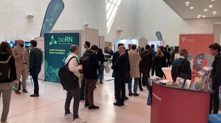 Schaufenster der Biotechnologie: 1100 Teilnehmer und 77 Messestände im Heidelberg Congress Center bedeuten Rekord für das seit 2010 bestehende Event. Den Biotech-Experten aus 20 Nationen gefallen dabei die kurzen Wege in der Bahnstadt.