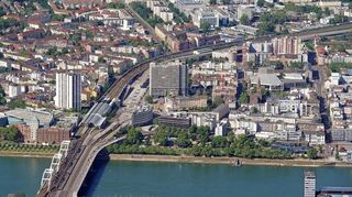 Die Stadtbahnrampe zur Konrad-Adenauer-Brücke auf der Mannheimer-Seite muss saniert werden.