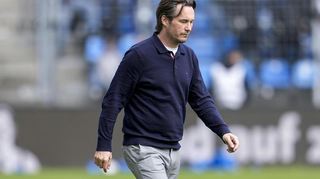 Enttäuschender Start in Mannheim: Der neue Sportgeschäftsführer Gerhard Zuber nach dem 0:3 des SV Waldhof gegen 1860 München.
