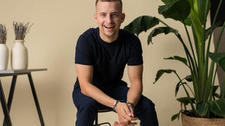 Ein Unternehmer mit klarer Strategie - Johannes Kliesch von SNOCKS. Er sagt: „Für Social-Media-Ads geben wir aktuell etwa eine Million Euro pro Monat aus, für TV etwa 200.000 bis 300.000 Euro.“