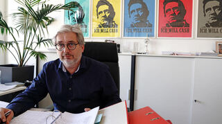 Der Kämmerer und Finanzdezernent von Ludwigshafen, Andreas Schwarz, an seinem Arbeitsplatz im Faktorhaus. Er kämpft für die Würde von Ludwigshafen.