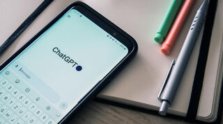Beim Lernen geht es nicht immer nur um das Resultat, sondern auch um den Prozess. Wer sich bei Chatbots Hilfe sucht, verpasst also unter Umständen die Chance, die eigenen Lern-Kompetenzen zu fördern.