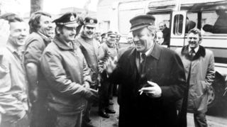Helmut Schmidt 1975 beim Benz in Mannheim. Die Umstände des Beginns seiner Kanzlerschaft prägen die Stimmung auch bei der Gemeinderatswahl.