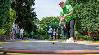 Die Sportart Minigolf ist in Deutschland beliebt.