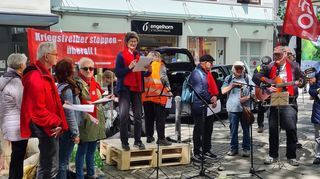 Der Chor „Trotz Alledem“ singt Lieder der Friedensbewegung.