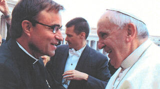 Der Mannheimer Stadtdekan Karl Jung mit Papst Franziskus.