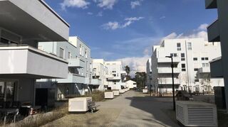Um diesen Wohnkomplex des Frankfurter Immobilienunternehmens Industria im Georg-Sullivan-Ring in Mannheim-Franklin geht es: Darunter befindet sich eine gemeinsame Tiefgarage mit 190 Stellplätzen - aber kaum welche haben Strom.