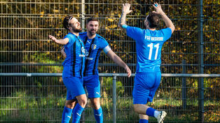 Große Freude: Die Spieler der FSG Riedrode haben den Klassenerhalt in der Gruppenliga Darmstadt nach einer starken Rückrunde so gut wie sicher.
