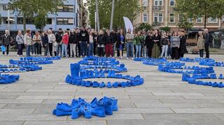 Interaktive Streetart-Aktion „Blue Demonstration“ auf dem Alten Meßplatz.