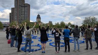 Interaktive Streetart-Aktion „Blue Demonstration“ auf dem Alten Meßplatz.