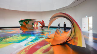 „The Sprayed Dear“, das begehbare Kunstwerk von Katharina Grosse im Kuppelsaal.