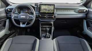 Physische Tasten im Cockpit erleichtern die Bedienung.