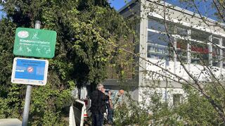 Das Gebäude in der Heinrich-Heine-Straße 2 beherbergt die Stadtteil-Bücherei und den Jugendtreff.